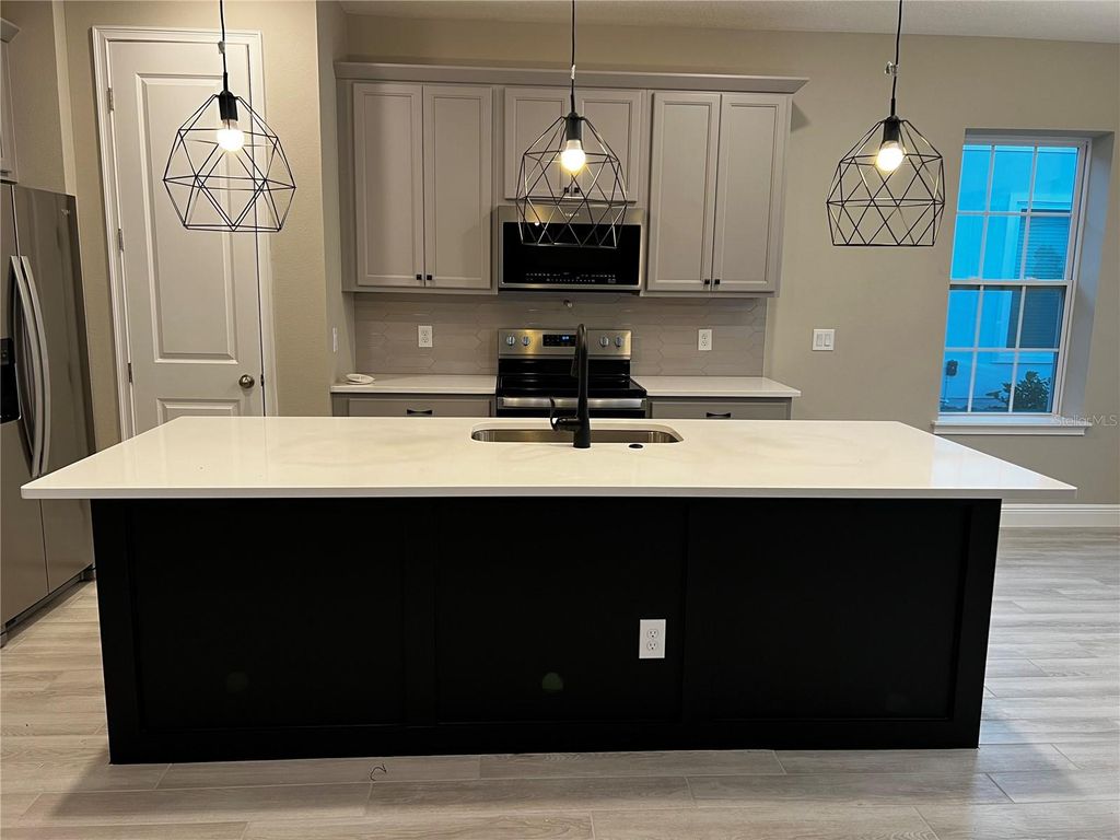 Image 9 of property listing at 7805 NEMOURS PARKWAY, Orlando, FL 32827