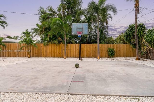 5250 NE 15th Ave, Fort Lauderdale, FL 33334