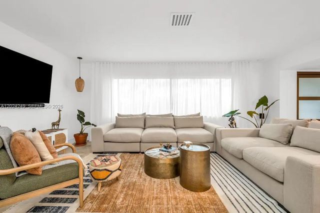 5250 NE 15th Ave, Fort Lauderdale, FL 33334