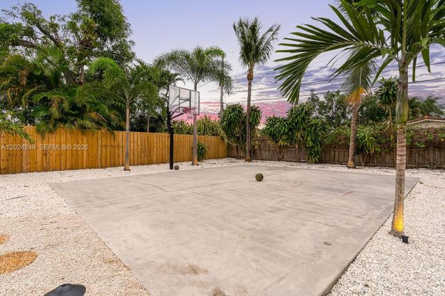5250 NE 15th Ave, Fort Lauderdale, FL 33334