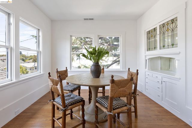 4132 Manila Ave, Oakland, CA 94609