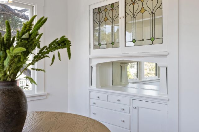 4132 Manila Ave, Oakland, CA 94609