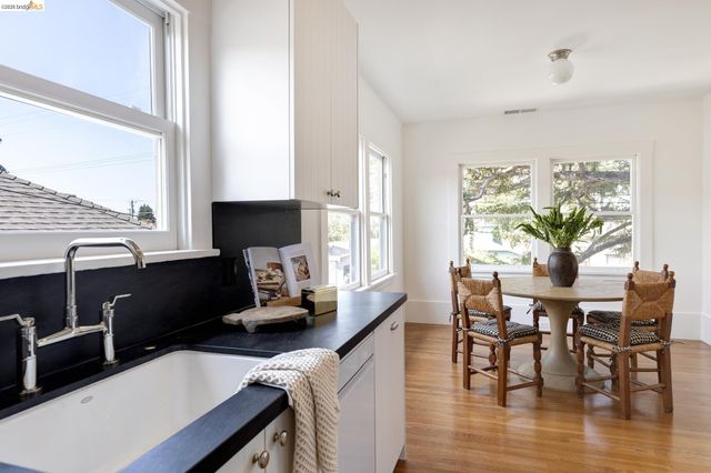 4132 Manila Ave, Oakland, CA 94609