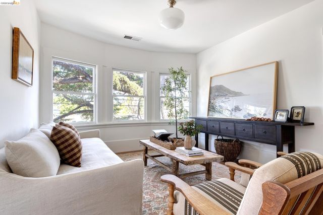 4132 Manila Ave, Oakland, CA 94609