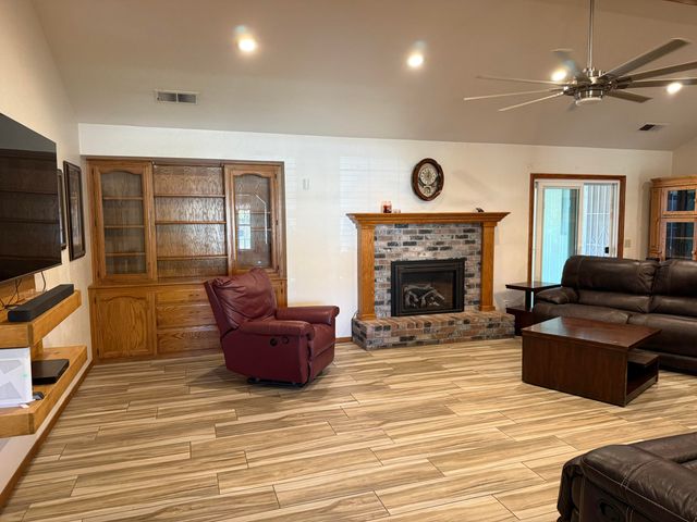 315 E Washington Avenue, Tulare, CA 93274