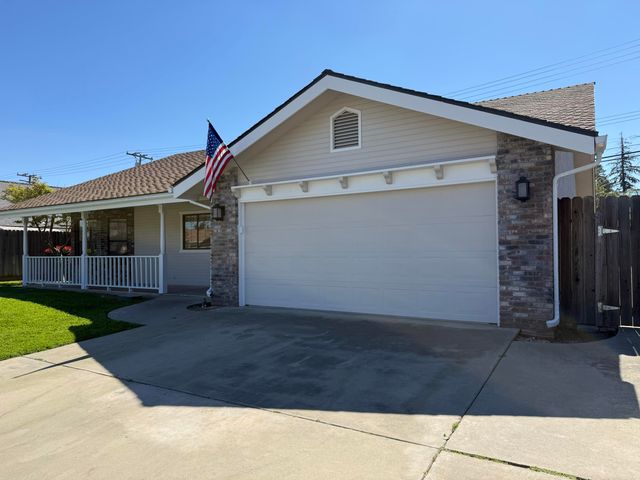 315 E Washington Avenue, Tulare, CA 93274