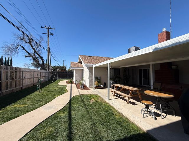 315 E Washington Avenue, Tulare, CA 93274