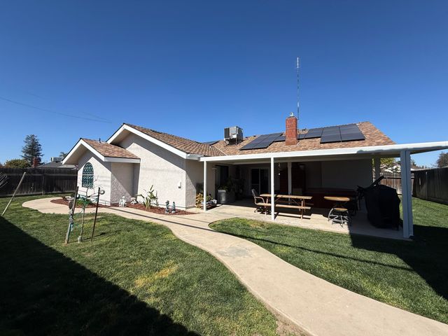 315 E Washington Avenue, Tulare, CA 93274