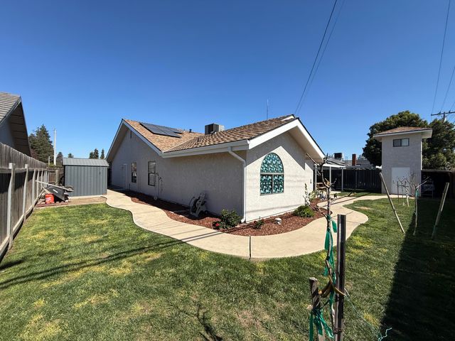 315 E Washington Avenue, Tulare, CA 93274