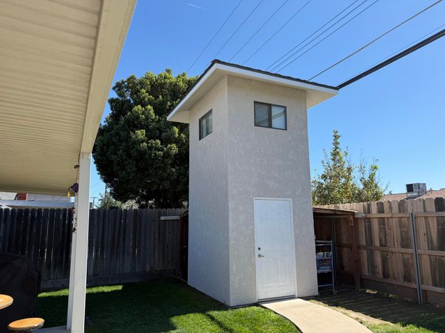 315 E Washington Avenue, Tulare, CA 93274