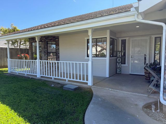 315 E Washington Avenue, Tulare, CA 93274