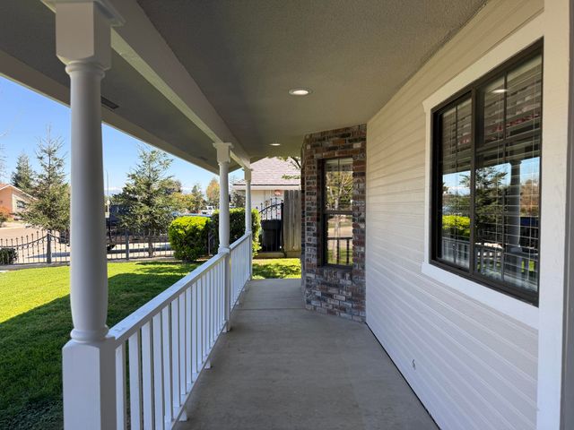 315 E Washington Avenue, Tulare, CA 93274