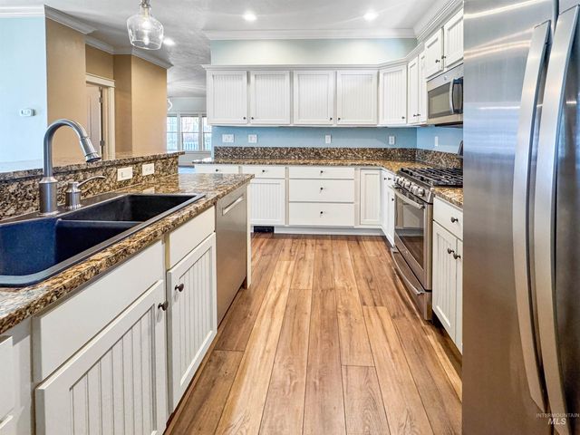 998 E Shadow Creek Lane, Eagle, ID 83616