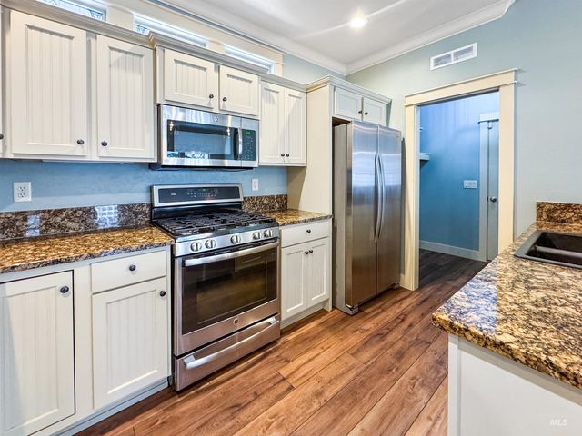 998 E Shadow Creek Lane, Eagle, ID 83616