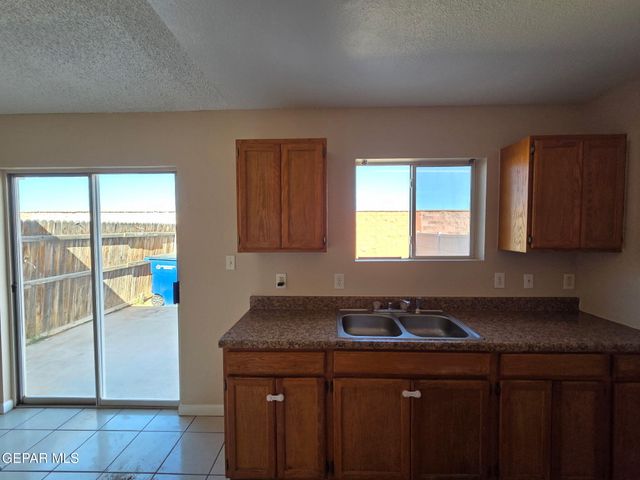 10274 VALLE DEL SOL Drive, El Paso, TX 79924