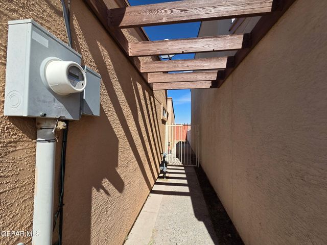 10274 VALLE DEL SOL Drive, El Paso, TX 79924