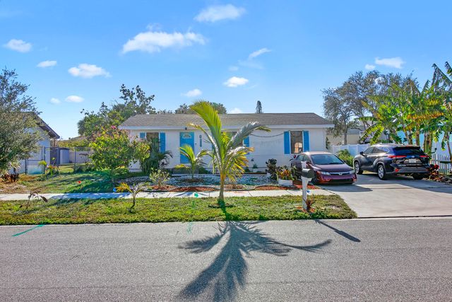 300 Elaine Circle E, West Palm Beach, FL 33409