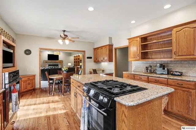 2600 S 77th Place, Lincoln, NE 68506