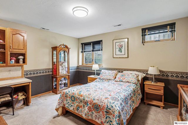 2600 S 77th Place, Lincoln, NE 68506