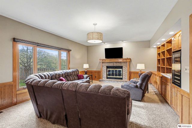 2600 S 77th Place, Lincoln, NE 68506