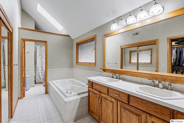 2600 S 77th Place, Lincoln, NE 68506