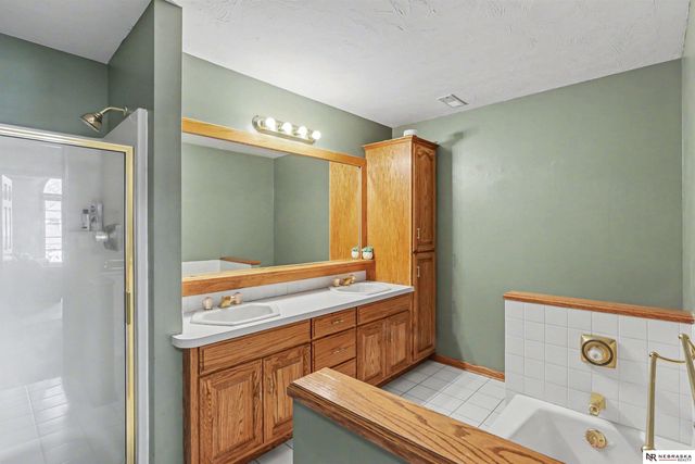 2600 S 77th Place, Lincoln, NE 68506