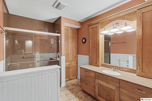 2600 S 77th Place, Lincoln, NE 68506