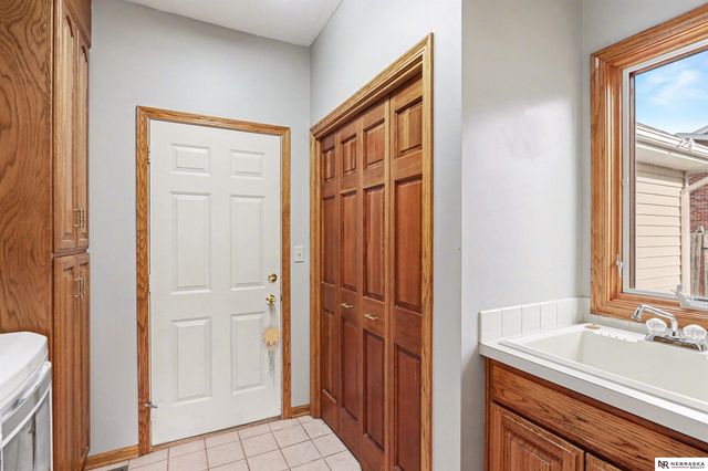 2600 S 77th Place, Lincoln, NE 68506