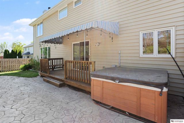 2600 S 77th Place, Lincoln, NE 68506