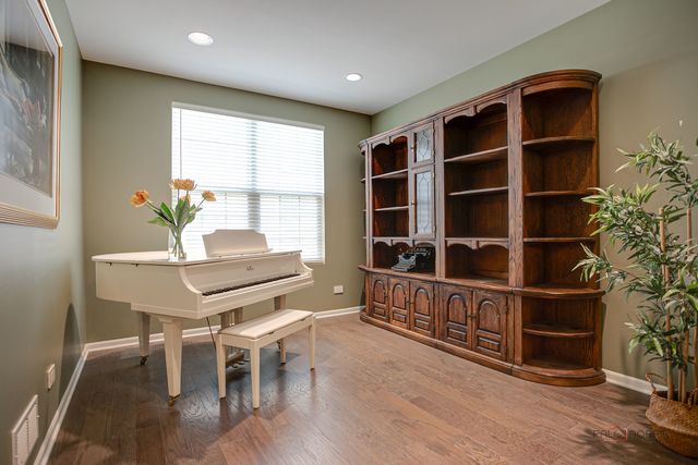 35 Pacific Avenue, Hawthorn Woods, IL 60047