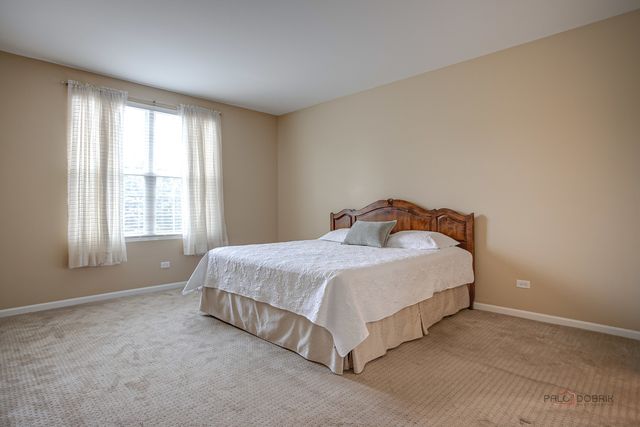 35 Pacific Avenue, Hawthorn Woods, IL 60047