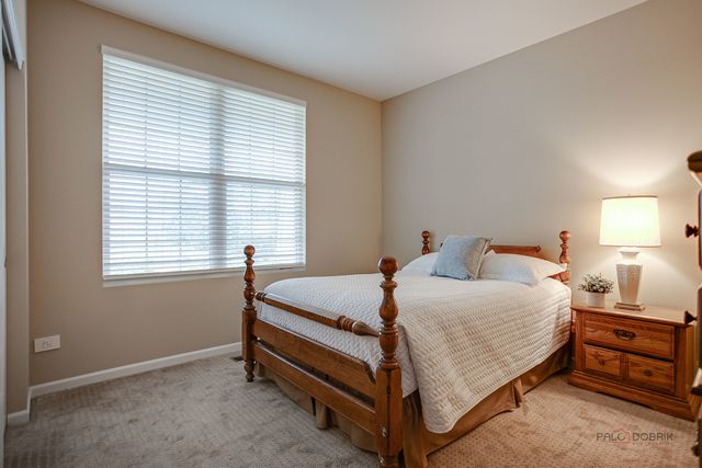 35 Pacific Avenue, Hawthorn Woods, IL 60047