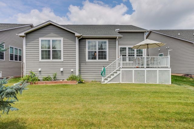 35 Pacific Avenue, Hawthorn Woods, IL 60047