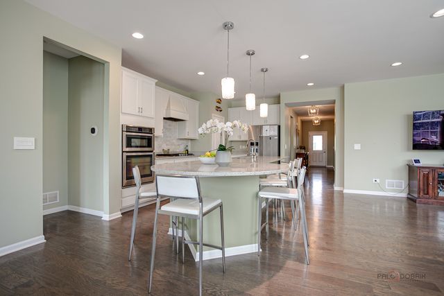 35 Pacific Avenue, Hawthorn Woods, IL 60047