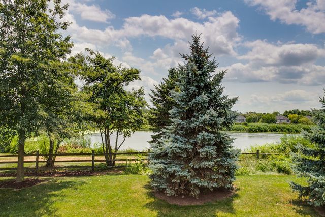 35 Pacific Avenue, Hawthorn Woods, IL 60047