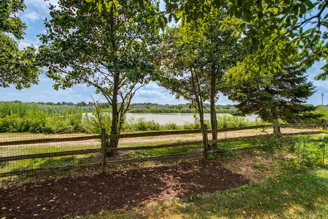 35 Pacific Avenue, Hawthorn Woods, IL 60047