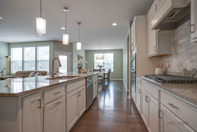 35 Pacific Avenue, Hawthorn Woods, IL 60047