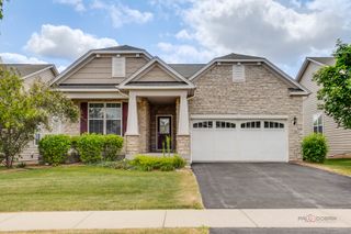 35 Pacific Avenue, Hawthorn Woods, IL 60047
