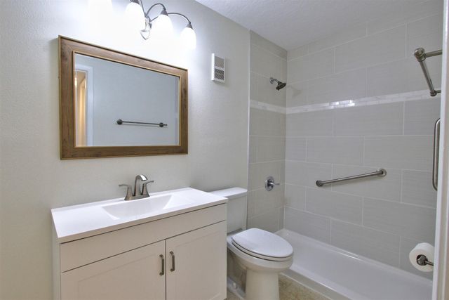 7667 N Wickham Road 506, Melbourne, FL 32940