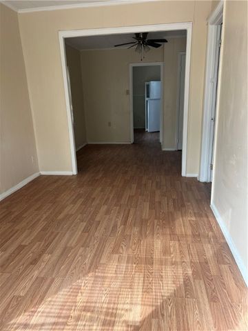 906 E Lee Ave, Kingsville, TX 78363