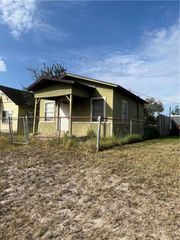 906 E Lee Ave, Kingsville, TX 78363