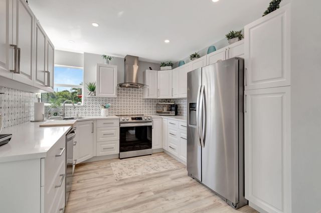 302 Venice Drive, Boynton Beach, FL 33426