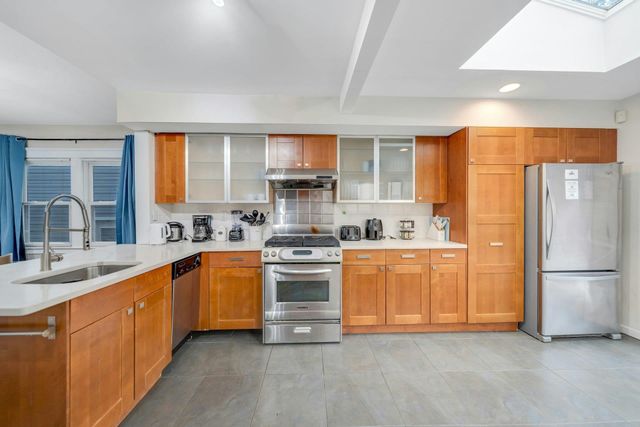 31 72ND ST, North Bergen, NJ 07047