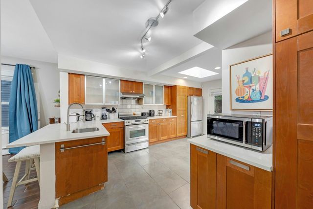 31 72ND ST, North Bergen, NJ 07047