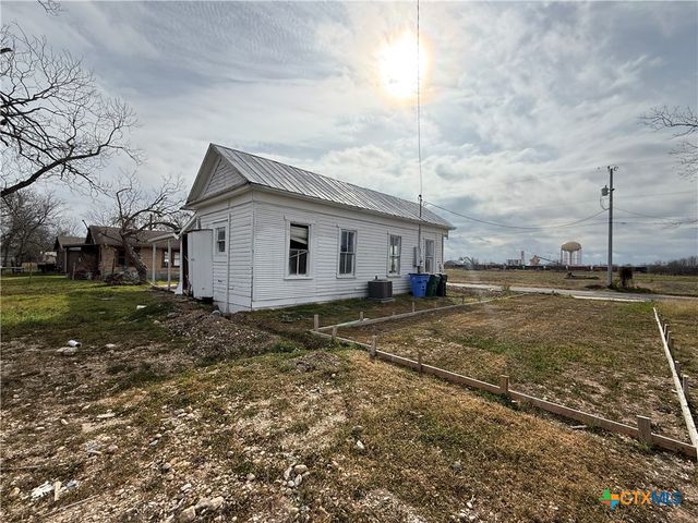 316 W Seideman Street, Seguin, TX 78155