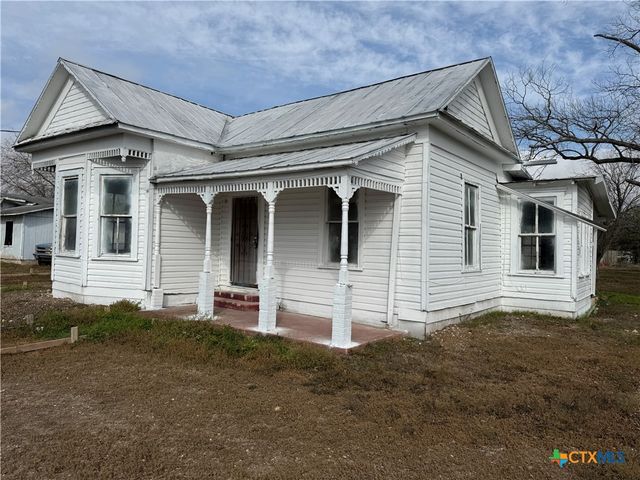 316 W Seideman Street, Seguin, TX 78155