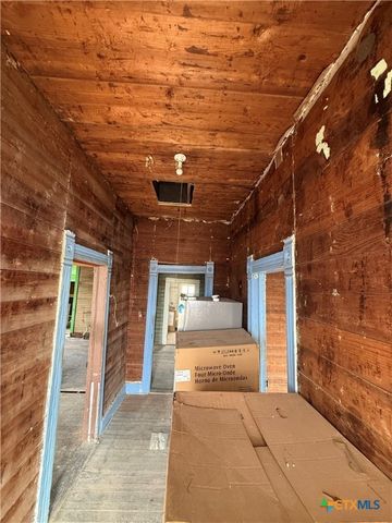 316 W Seideman Street, Seguin, TX 78155