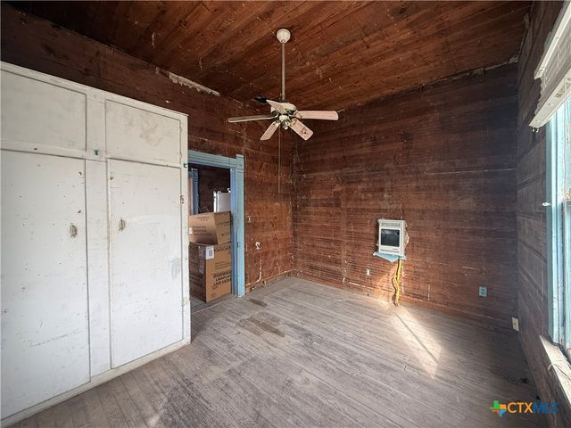 316 W Seideman Street, Seguin, TX 78155