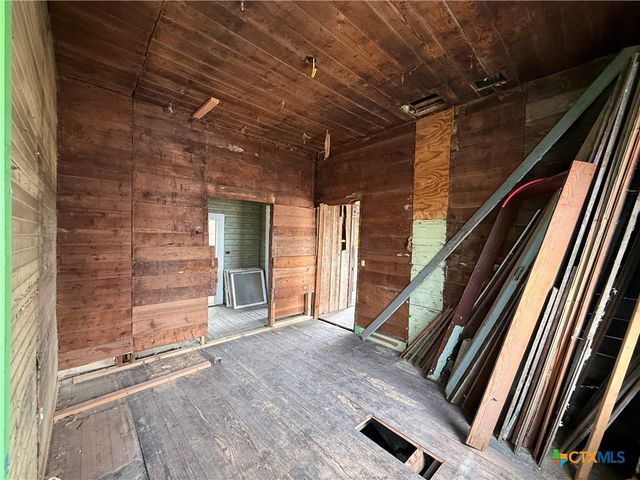 316 W Seideman Street, Seguin, TX 78155