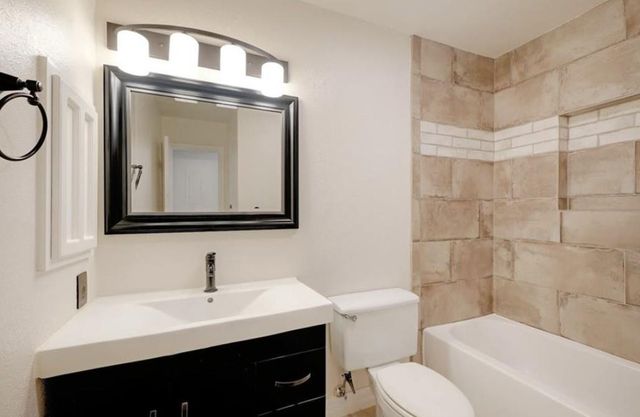 1202 Thorpe LN 205, San Marcos, TX 78666